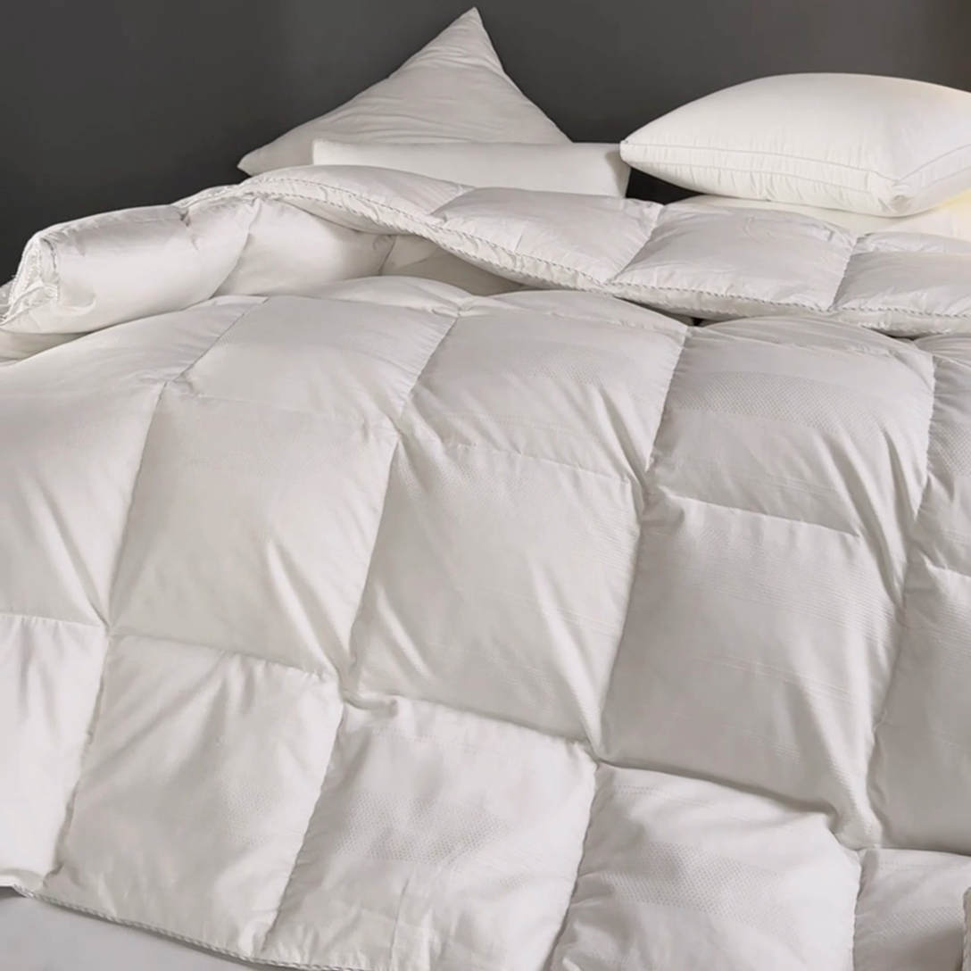 91家纺网 家纺一手货源 找家纺 御眠纺羽绒被壳 厂家直销双层全棉提花羽绒被壳自充绒淘宝京东双层防绒羽绒被壳 南西白