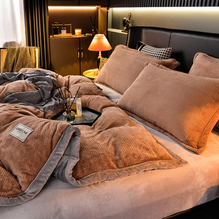 91家纺网 家纺一手货源 找家纺 （总）小牛席业 2024新款特价：A1加厚款宽包边拉链被套毯
