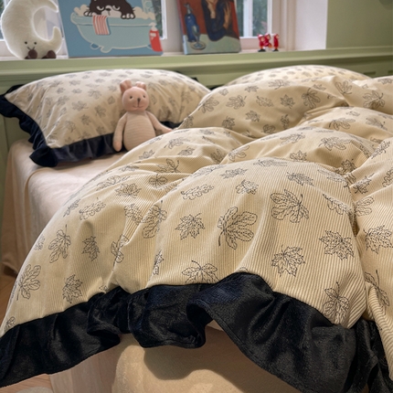 91家纺网 家纺一手货源 找家纺 （总）羚羊语家纺 爆款2025轻法式赫本风灯芯绒四件套小香风提花立体韩版花边牛奶绒三件套珊瑚法莱绒灯芯绒单被套-实拍风