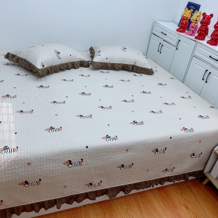 91家纺网 家纺一手货源 找家纺 暖居 2024新款纯棉绗缝夹棉榻榻米支持定制防滑全棉印花小碎花农村大炕盖三件套系列 拉拉狗