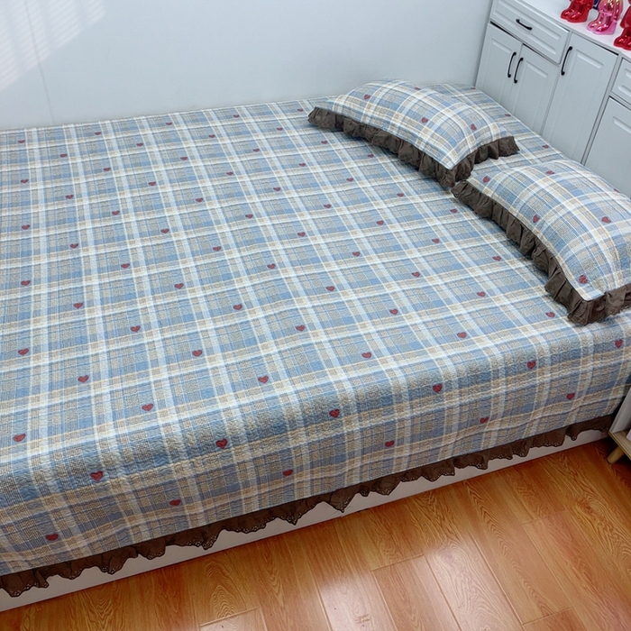 91家纺网 家纺一手货源 找家纺 暖居 2024新款纯棉绗缝夹棉榻榻米支持定制防滑全棉印花小碎花农村大炕盖三件套系列 莱恩蓝