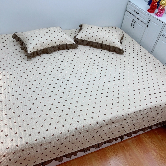 91家纺网 家纺一手货源 找家纺 暖居 2024新款纯棉绗缝夹棉榻榻米支持定制防滑全棉印花小碎花农村大炕盖三件套系列 爱心卡