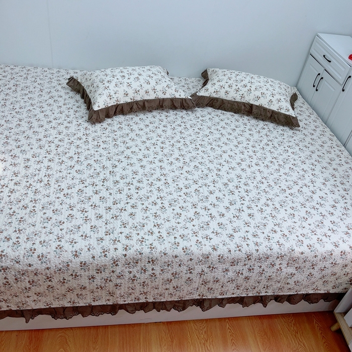 91家纺网 家纺一手货源 找家纺 暖居 2024新款纯棉绗缝夹棉榻榻米支持定制防滑全棉印花小碎花农村大炕盖三件套系列 墨尔本