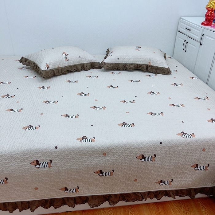 91家纺网 家纺一手货源 找家纺 暖居 2024新款纯棉绗缝夹棉榻榻米支持定制防滑全棉印花小碎花农村大炕盖三件套系列 拉拉狗