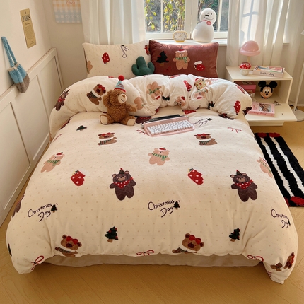91家纺网 家纺一手货源 找家纺 2025新款A类数码印花圣诞新年限定款猫咪小熊加厚牛奶绒系列四件套 绒-圣诞小熊