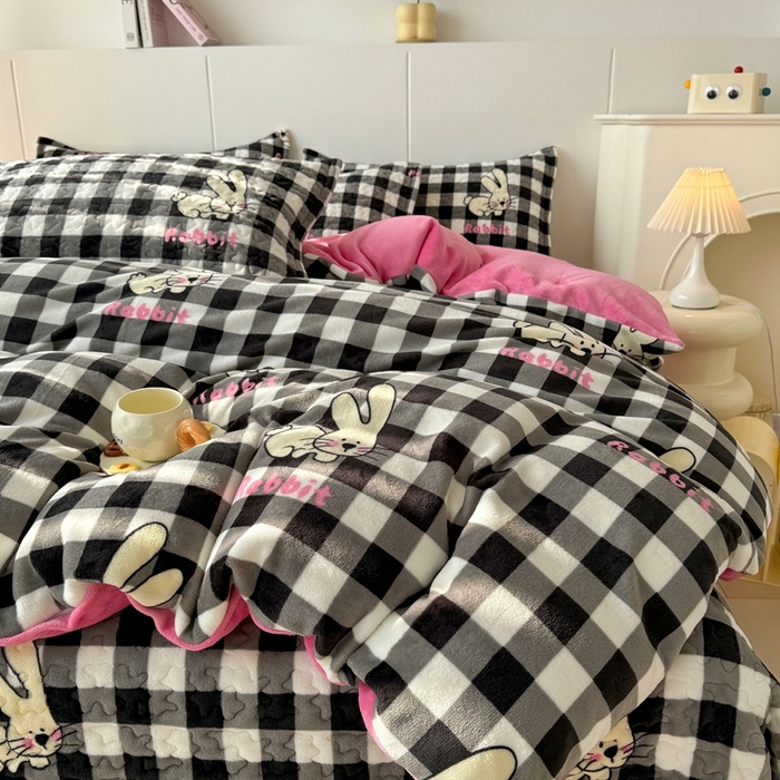 91家纺网 家纺一手货源 找家纺 （总）添越家纺 2025新款简约款牛奶绒床盖四件套