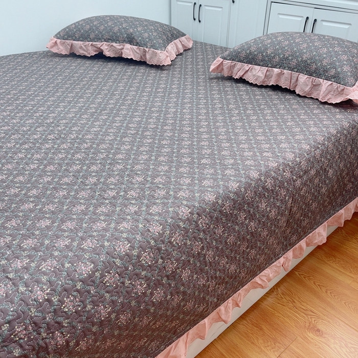 91家纺网 家纺一手货源 找家纺 暖居 2024新款纯棉绗缝夹棉榻榻米支持定制防滑全棉印花小碎花农村大炕盖三件套系列 知画