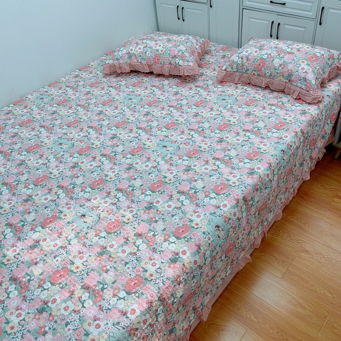 91家纺网 家纺一手货源 找家纺 暖居 2024新款纯棉绗缝夹棉榻榻米支持定制防滑全棉印花小碎花农村大炕盖三件套系列 安娜公主