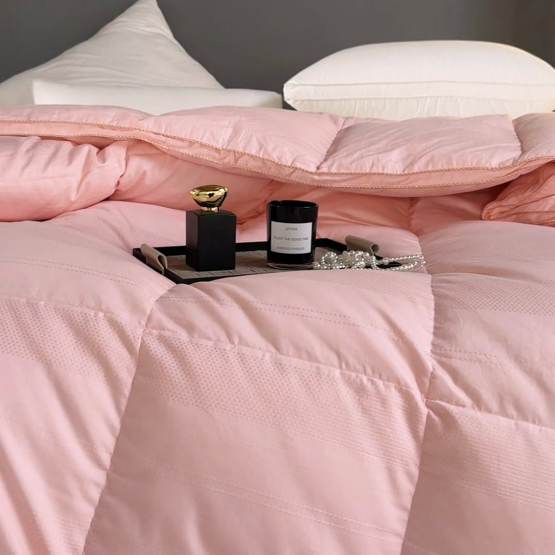 91家纺网 家纺一手货源 找家纺 御眠纺羽绒被壳 厂家直销双层全棉提花羽绒被壳自充绒淘宝京东双层防绒羽绒被壳 南西豆沙