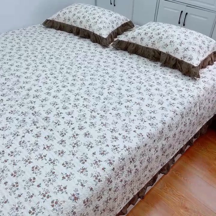 91家纺网 家纺一手货源 找家纺 暖居 2024新款纯棉绗缝夹棉榻榻米支持定制防滑全棉印花小碎花农村大炕盖三件套系列 墨尔本