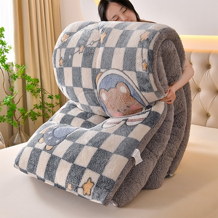 91家纺网 家纺一手货源 找家纺 金多美家纺 2024新款羊羔绒冬被雪花绒被子双面绒被芯秋冬被牛奶绒冬被春秋被 宇航员