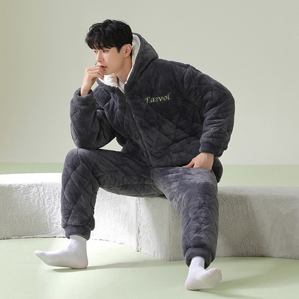 91家纺网 家纺一手货源 找家纺 妍景家居生活馆 2024新款夹棉男款纯色连帽款两件套家居服 夹棉男款黑色连帽款
