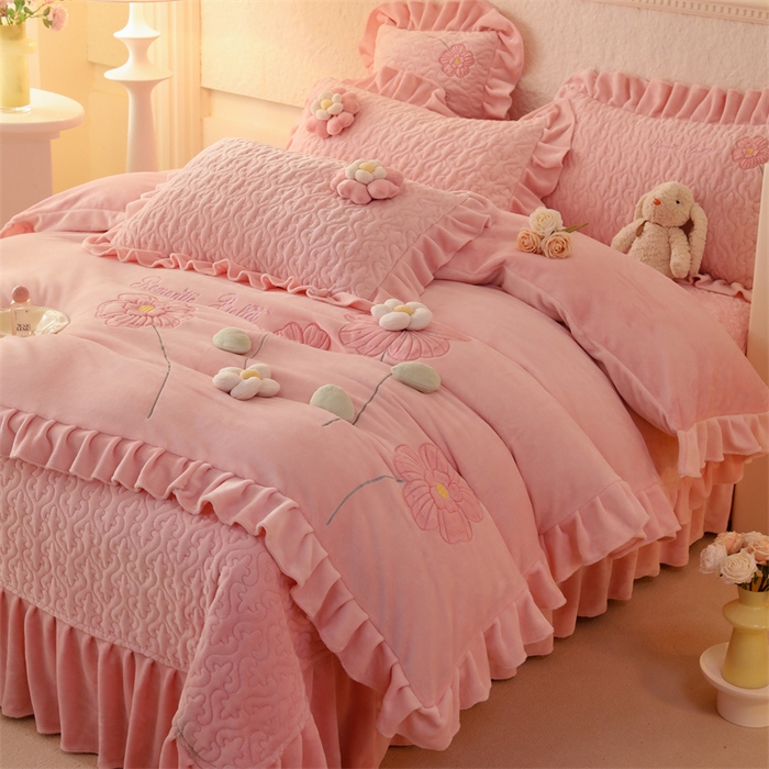 91家纺网 家纺一手货源 找家纺 绒棉世家 2025A类高克重牛奶绒床盖款韩版立体花四件套-花朵系列樱桃粉