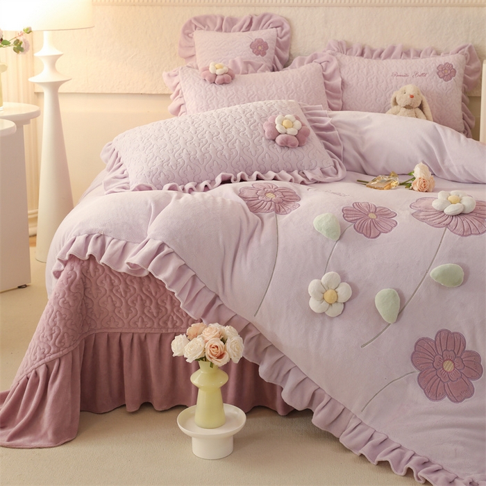 91家纺网 家纺一手货源 找家纺 绒棉世家 2025A类高克重牛奶绒床盖款韩版立体花四件套-花朵系列