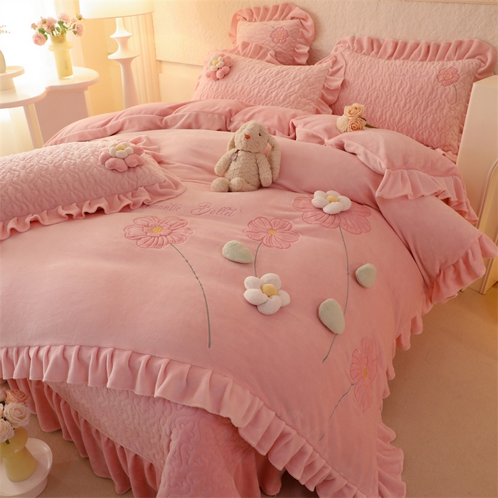 91家纺网 家纺一手货源 找家纺 绒棉世家 2025A类高克重牛奶绒床盖款韩版立体花四件套-花朵系列樱桃粉