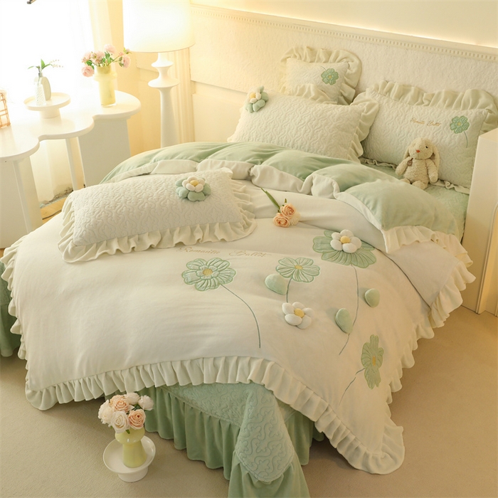 91家纺网 家纺一手货源 找家纺 绒棉世家 2025A类高克重牛奶绒床盖款韩版立体花四件套-花朵系列花朵-淡雾绿