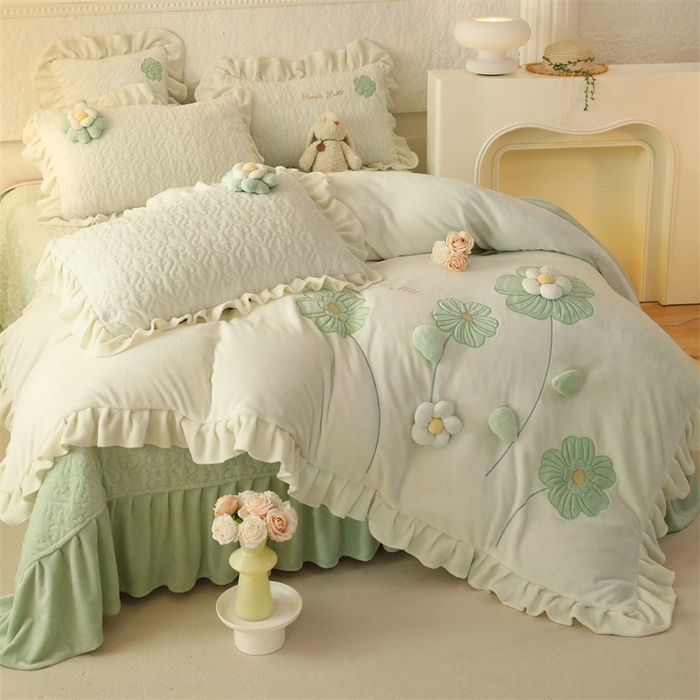 91家纺网 家纺一手货源 找家纺 绒棉世家 2025A类高克重牛奶绒床盖款韩版立体花四件套-花朵系列花朵-淡雾绿
