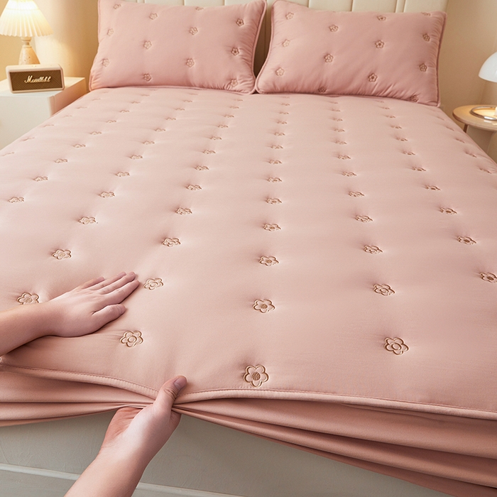 91家纺网 家纺一手货源 找家纺 笠客家纺 2024新款A类母婴级夹棉床笠单件席梦思床垫保护套防滑固定蝴蝶结床罩（买家秀联系我） 花圆豆沙