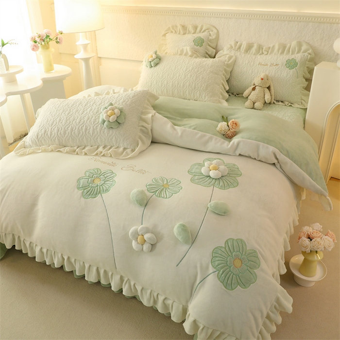 91家纺网 家纺一手货源 找家纺 绒棉世家 2025A类高克重牛奶绒床盖款韩版立体花四件套-花朵系列花朵-淡雾绿