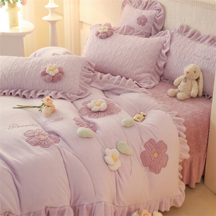 91家纺网 家纺一手货源 找家纺 绒棉世家 2025A类高克重牛奶绒床盖款韩版立体花四件套-花朵系列