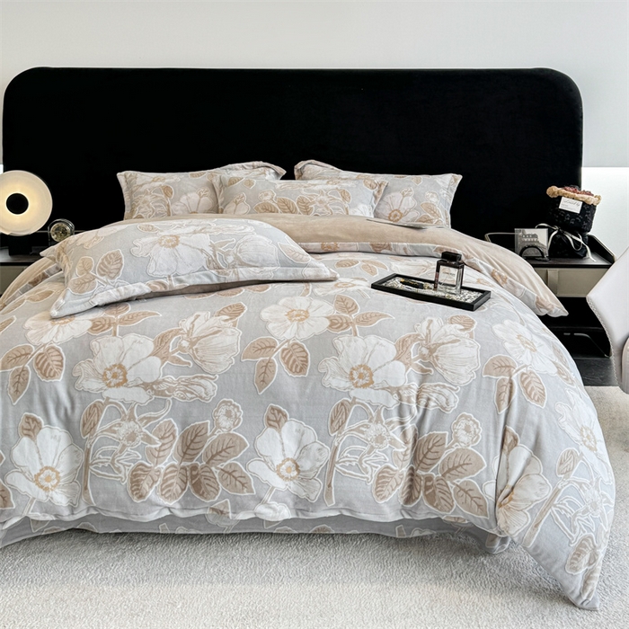 91家纺网 家纺一手货源 找家纺 金喜 2024新款230克AB版雕花牛奶绒加厚四件套-雅风 雅风-木槿-咖