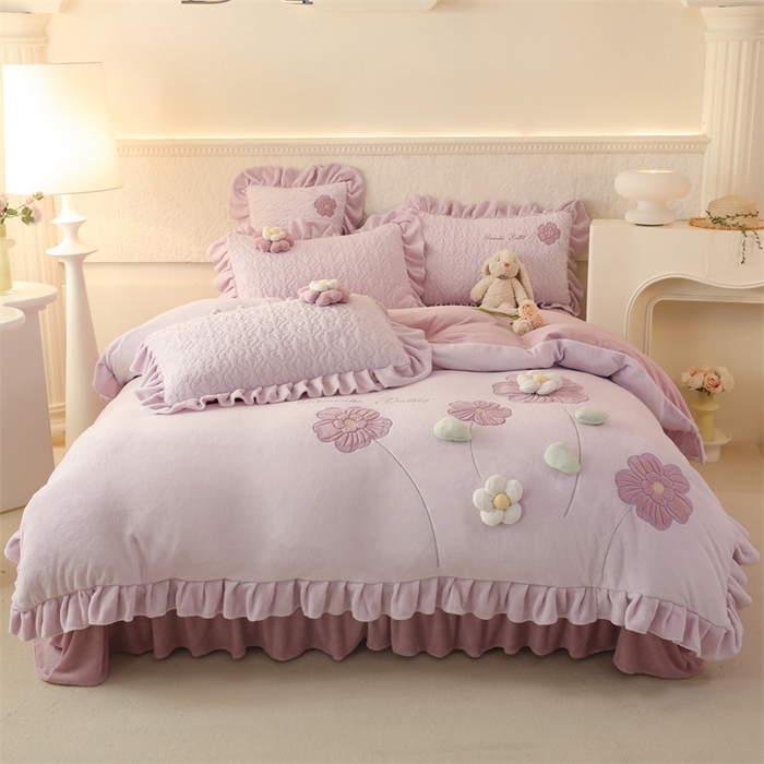 91家纺网 家纺一手货源 找家纺 绒棉世家 2025A类高克重牛奶绒床盖款韩版立体花四件套-花朵系列