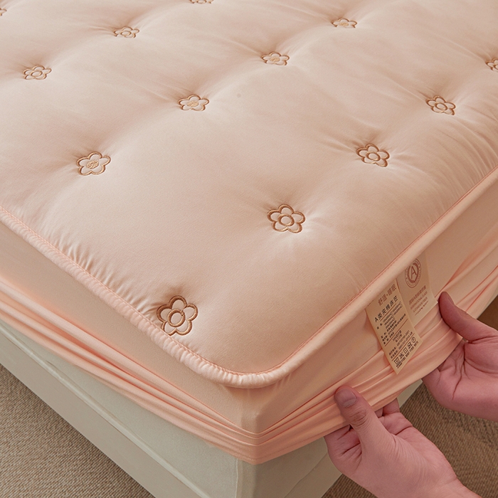 91家纺网 家纺一手货源 找家纺 笠客家纺 2024新款A类母婴级夹棉床笠单件席梦思床垫保护套防滑固定蝴蝶结床罩（买家秀联系我） 花圆玫瑰粉
