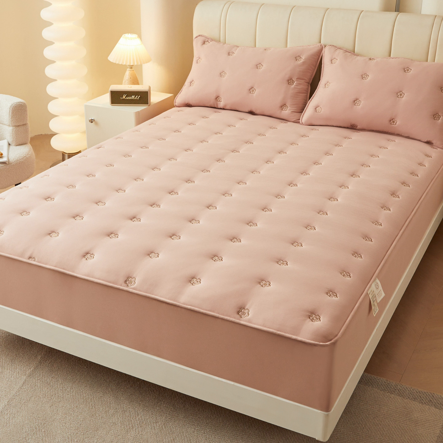 91家纺网 家纺一手货源 找家纺 笠客家纺 2024新款A类母婴级夹棉床笠单件席梦思床垫保护套防滑固定蝴蝶结床罩（买家秀联系我） 花圆豆沙