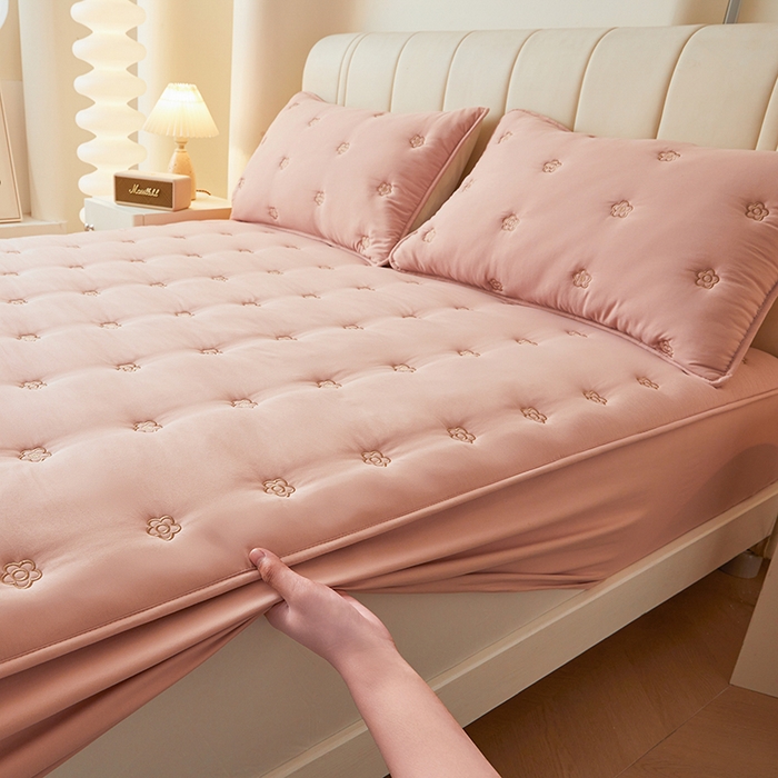 91家纺网 家纺一手货源 找家纺 笠客家纺 2024新款A类母婴级夹棉床笠单件席梦思床垫保护套防滑固定蝴蝶结床罩（买家秀联系我） 花圆豆沙