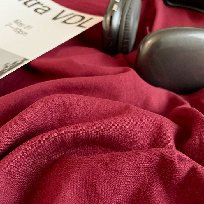 91家纺网 家纺一手货源 找家纺 思诺羽床笠 2025新款高克重微皱双拼水洗棉四件套 安哥拉红+星空蓝