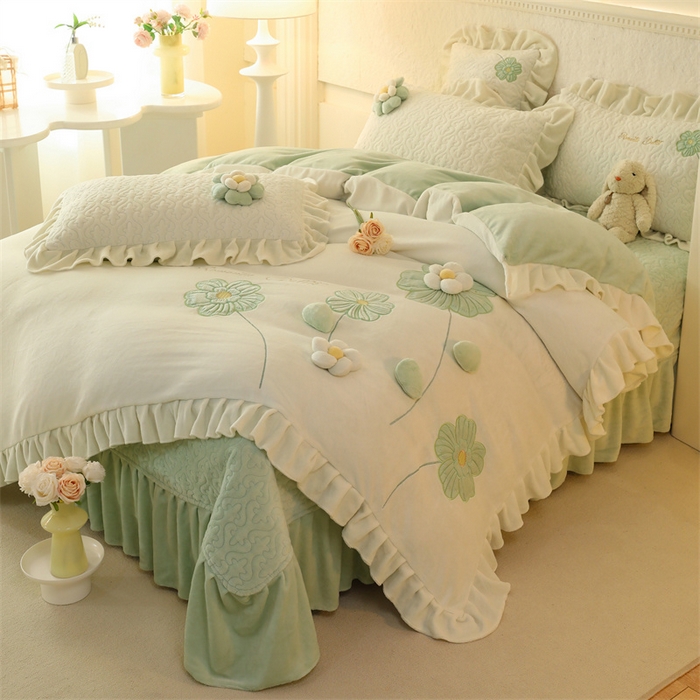 91家纺网 家纺一手货源 找家纺 绒棉世家 2025A类高克重牛奶绒床盖款韩版立体花四件套-花朵系列花朵-淡雾绿