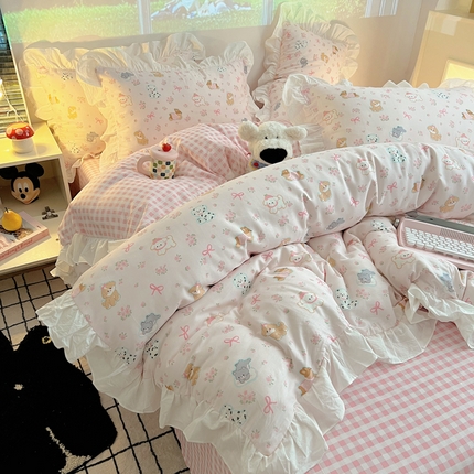 91家纺网 家纺一手货源 找家纺 六巷胡同 2025新款40支12868韩式INS减龄花边款全棉卡通四件套 花边浪漫碎花犬