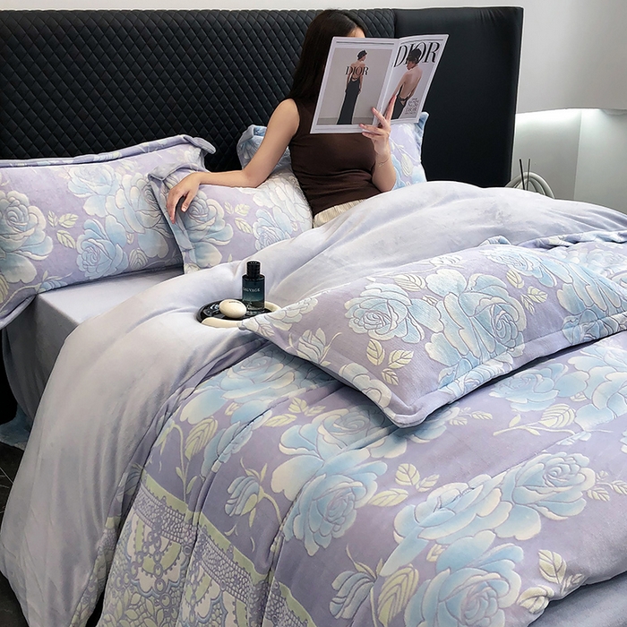 91家纺网 家纺一手货源 找家纺 金喜 2024新款230克AB版雕花牛奶绒加厚四件套-雅风 雅风-幽兰