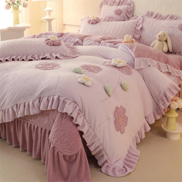 91家纺网 家纺一手货源 找家纺 绒棉世家 2025A类高克重牛奶绒床盖款韩版立体花四件套-花朵系列香芋紫