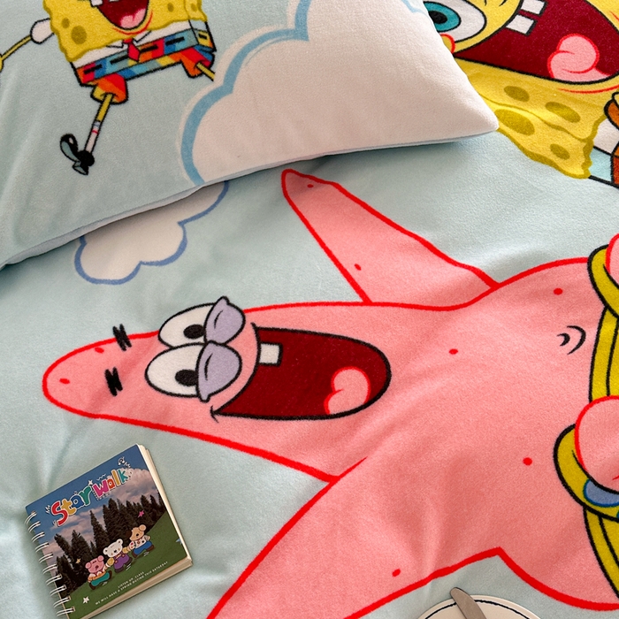 91家纺网 家纺一手货源 找家纺 金爱家 2024新品正版海绵宝宝授权大版卡通平网数码印花加厚高克重牛奶绒系列四件套 彩虹海绵宝宝