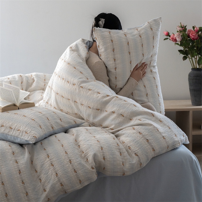 91家纺网 家纺一手货源 找家纺 小春日和 2024新款亲肤柔软提花四件套-加奈 加奈-蓝