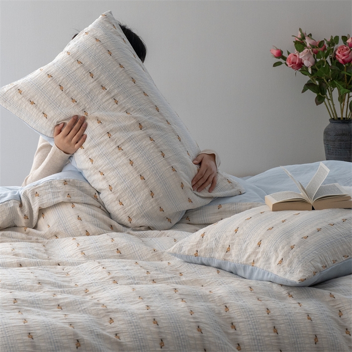 91家纺网 家纺一手货源 找家纺 小春日和 2024新款亲肤柔软提花四件套-加奈 加奈-蓝