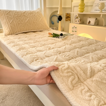 91家纺网 家纺一手货源 找家纺 （总）暖季家纺 2025新款A类提花塔芙绒保暖床垫-浮笙