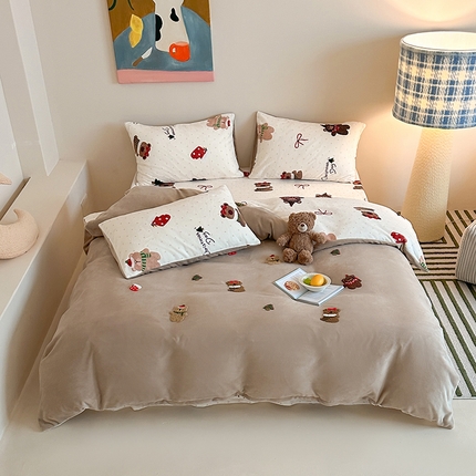 91家纺网 家纺一手货源 找家纺 （总）桃子家居 2024新款A类毛巾绣立体数码印花可爱卡通圣诞印加绣加厚牛奶绒系列四件套