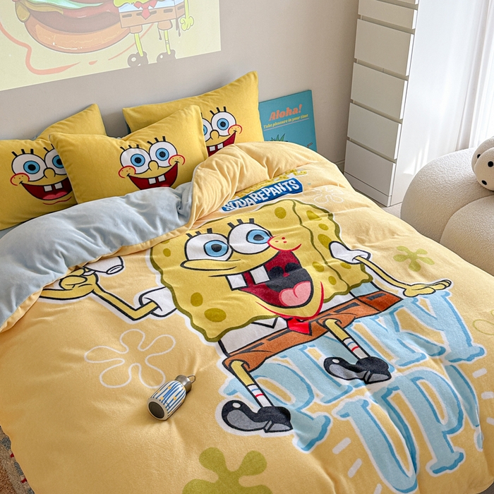 91家纺网 家纺一手货源 找家纺 金爱家 2024新品正版海绵宝宝授权大版卡通平网数码印花加厚高克重牛奶绒系列四件套 咖啡海绵宝宝