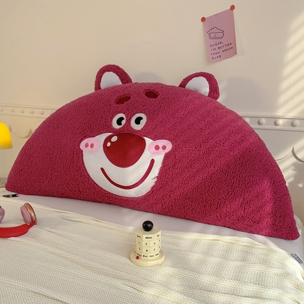 91家纺网 家纺一手货源 找家纺 乐坊 2024新款羊羔绒牛奶绒床头大靠背 草莓熊