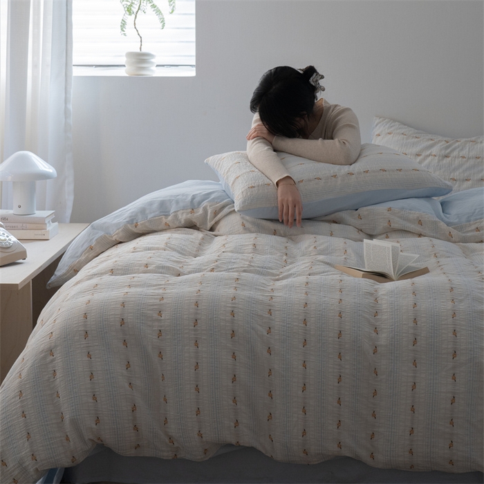 91家纺网 家纺一手货源 找家纺 小春日和 2024新款亲肤柔软提花四件套-加奈 加奈-蓝