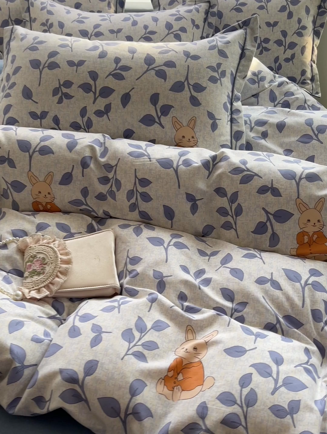 91家纺网 家纺一手货源 找家纺 暖芯优选 2025新款小清新印花全棉磨毛四件套林见兔