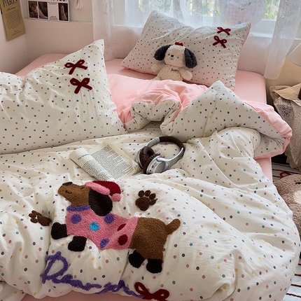 91家纺网 家纺一手货源 找家纺 2024新款水洗棉毛巾绣四件套系列 腊肠dog