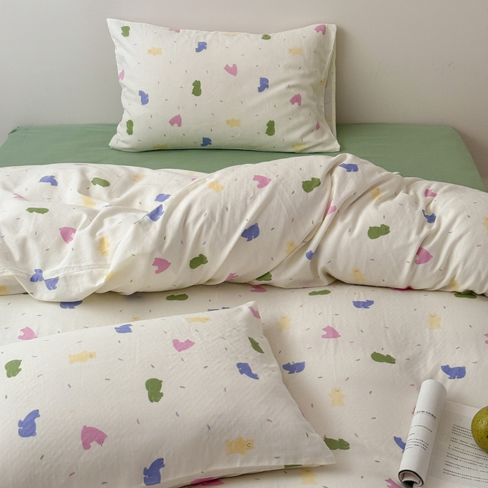 91家纺网 家纺一手货源 找家纺 2025新款A类ins奶油风卡通全棉双层纱系列四件套 小熊软糖