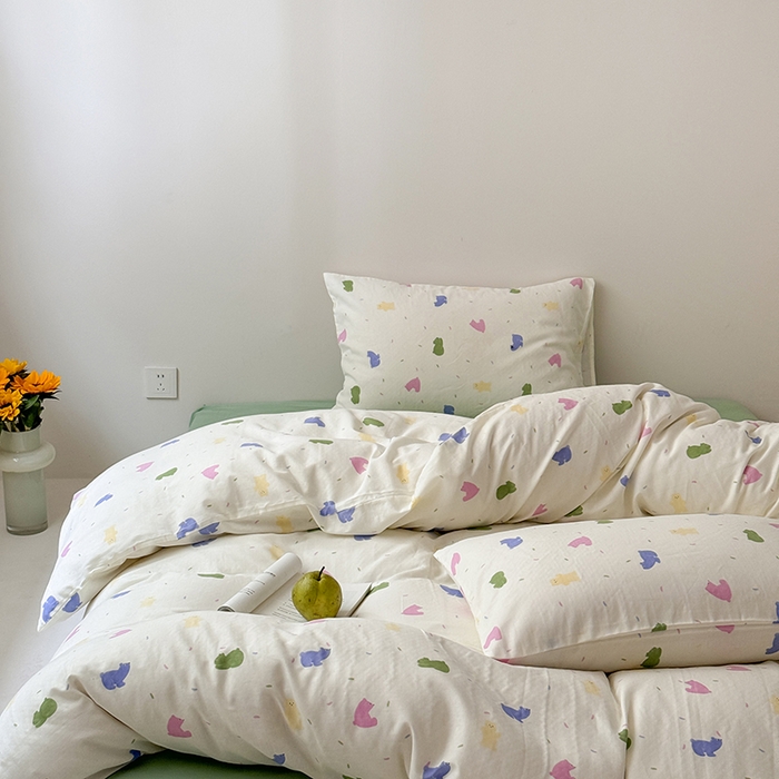 91家纺网 家纺一手货源 找家纺 2025新款A类ins奶油风卡通全棉双层纱系列四件套 小熊软糖