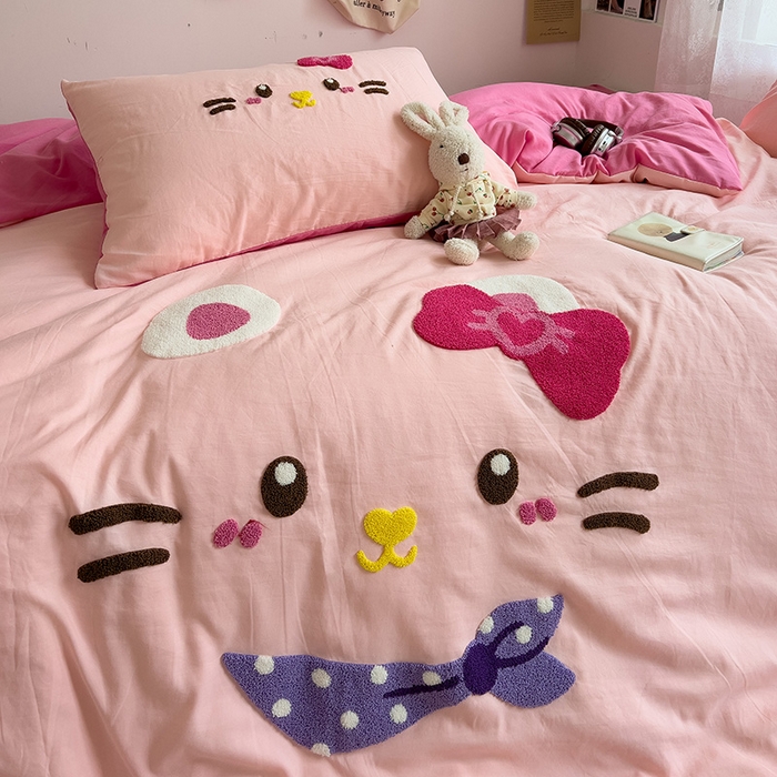 91家纺网 家纺一手货源 找家纺 2024新款水洗棉毛巾绣四件套系列 晚安猫咪粉