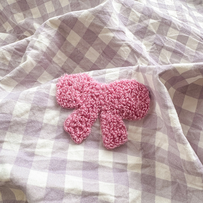 91家纺网 家纺一手货源 找家纺 罗亿家纺 2025新款韩版糯糯棉(110克）毛巾绣四件套-场景三（提供买家秀） 甜酷小库洛