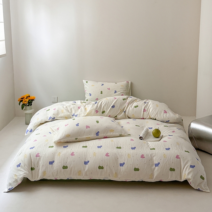 91家纺网 家纺一手货源 找家纺 2025新款A类ins奶油风卡通全棉双层纱系列四件套 小熊软糖