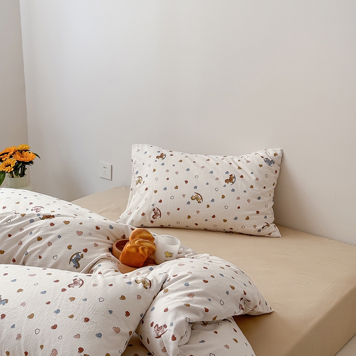 91家纺网 家纺一手货源 找家纺 2025新款A类ins奶油风卡通全棉双层纱系列四件套 木马梦幻咖